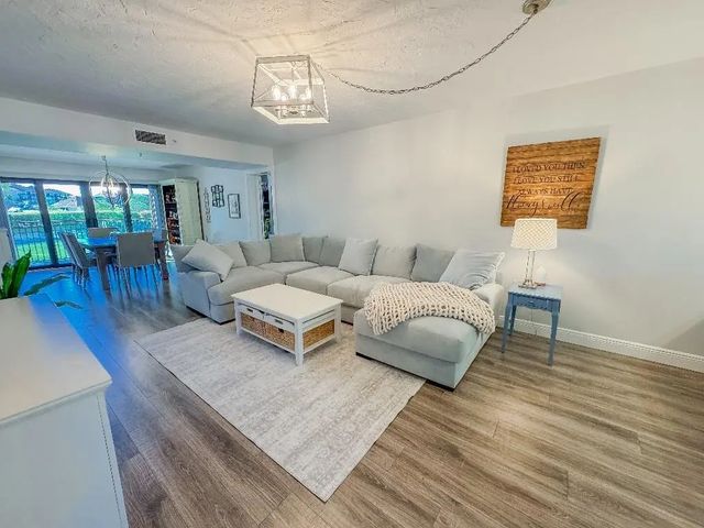 3 of 28 - 901 Seafarer Circle #101, Jupiter, FL