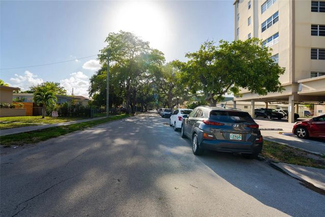 2 of 31 - 1811 Jefferson Street #304, Hollywood, FL