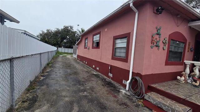 4 of 28 - 2764 Nw 31st Street, Miami, FL