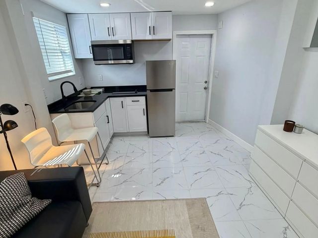 4 of 24 - 851 Nw 4th Avenue, Pompano Beach, FL