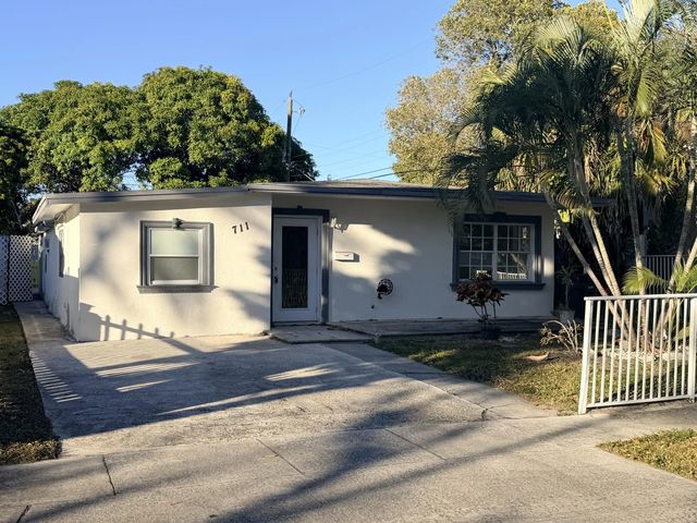 711 Fernwood Drive, West Palm Beach