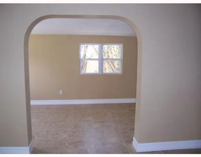 2 of 11 - 711 Fernwood Drive, West Palm Beach, FL