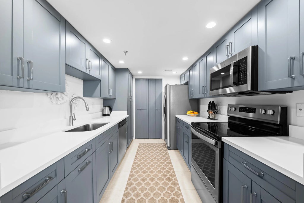 859 Jeffery Street #306, Boca Raton