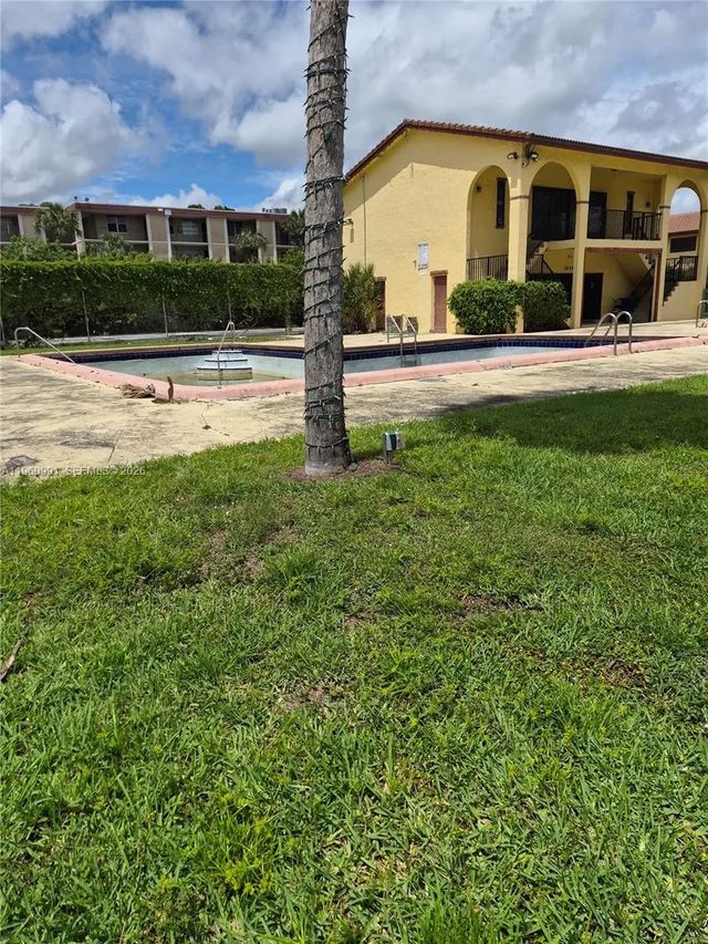 2 of 23 - 2747 Nw 47th Lane #3006, Lauderdale Lakes, FL