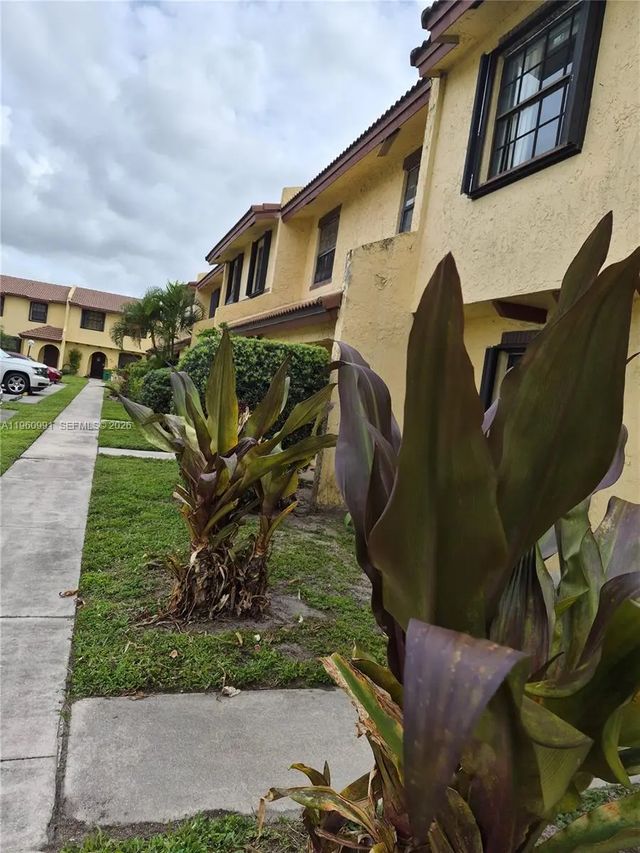 5 of 23 - 2747 Nw 47th Lane #3006, Lauderdale Lakes, FL