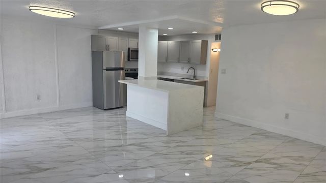 1758 Nw 55 #101, Lauderhill