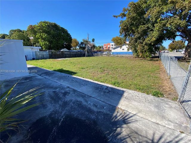 4 of 5 - 691 E 48th Street, Hialeah, FL