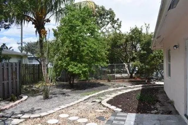 4 of 21 - 465 Nw 20th Avenue, Pompano Beach, FL