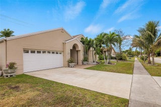 Photo of Listing #F10550900