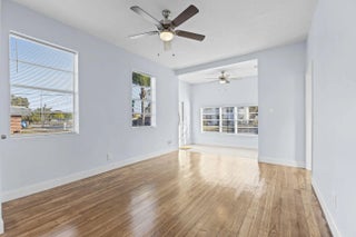 Photo of Listing #R11161842