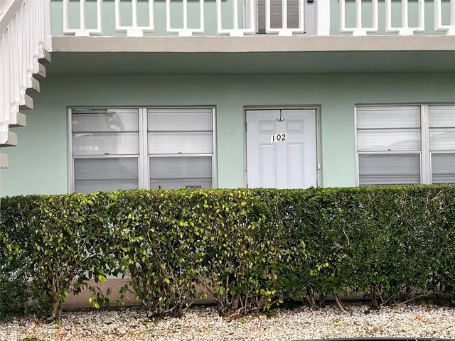 2 of 4 - 102 Somerset F #102, West Palm Beach, FL