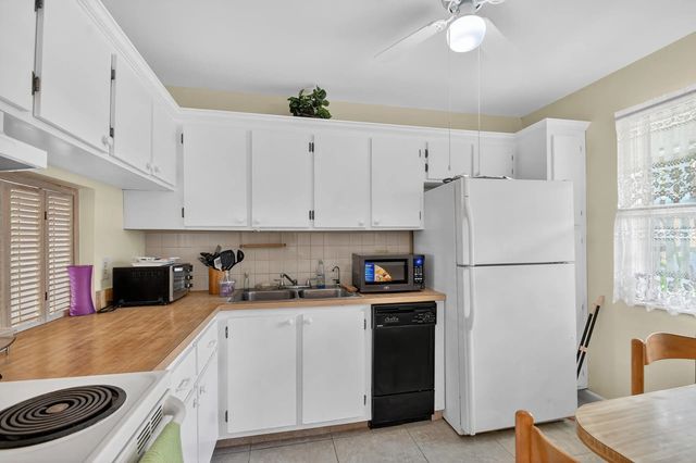 4 of 23 - 113 Lake Olive Drive #113, West Palm Beach, FL