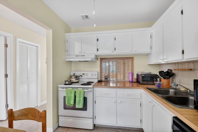 5 of 23 - 113 Lake Olive Drive #113, West Palm Beach, FL