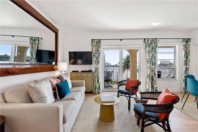 2 of 27 - 341 N Birch Road #209, Fort Lauderdale, FL