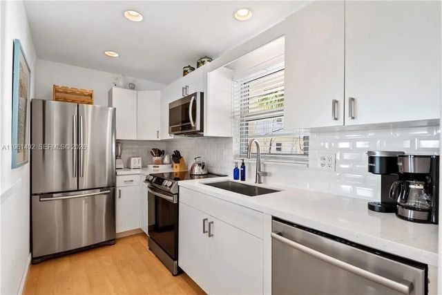 5 of 27 - 341 N Birch Road #209, Fort Lauderdale, FL