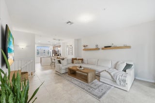 Photo of Listing #R11161916