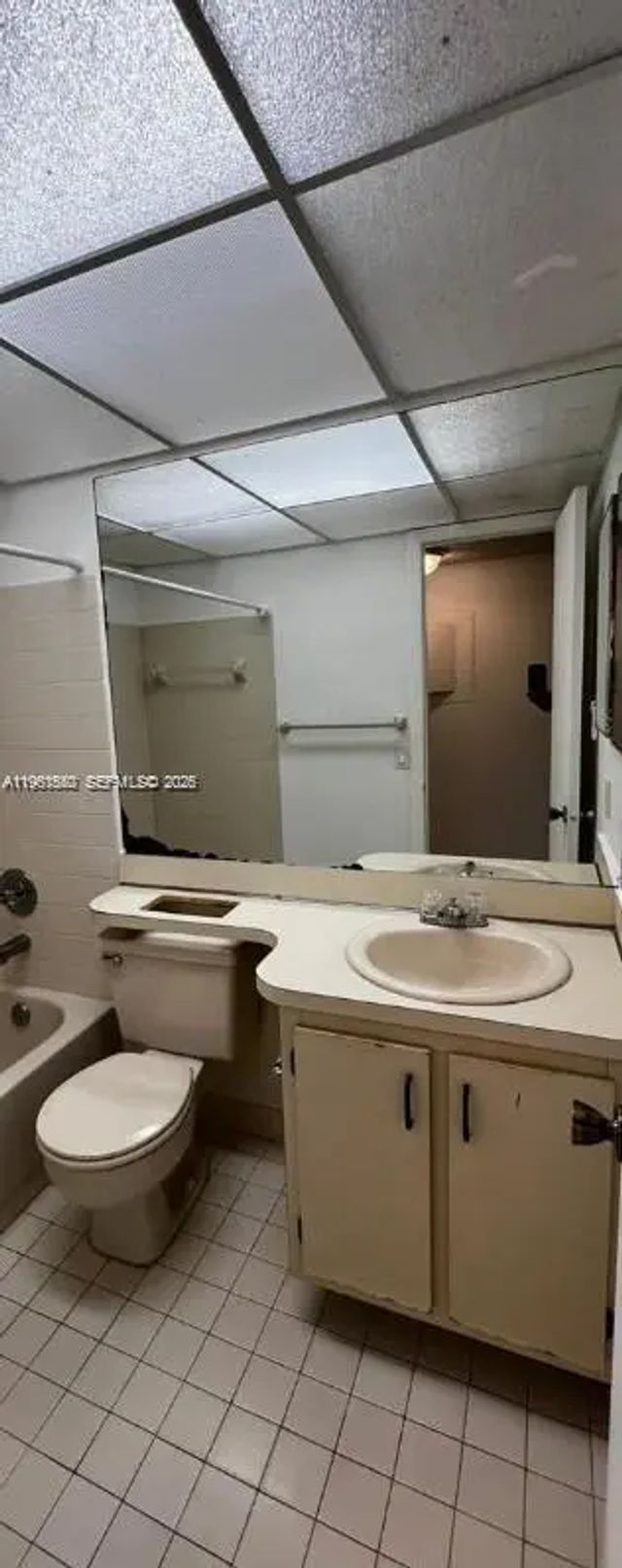 4 of 7 - 18965 Nw 62nd Avenue #202, Hialeah, FL