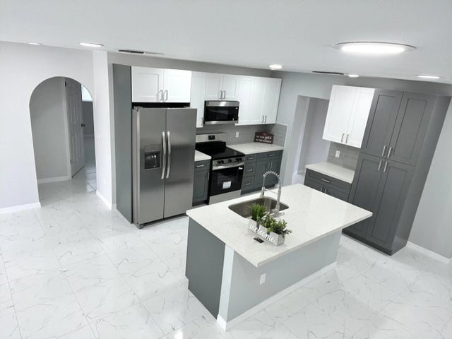 Photo of Listing #R11161934