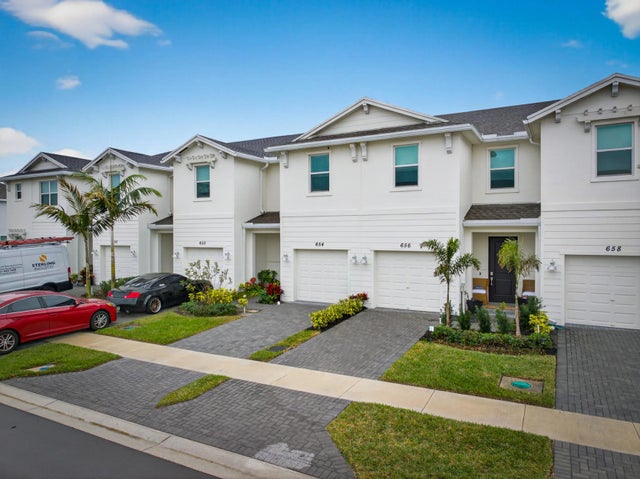 Photo of Listing #R11161956