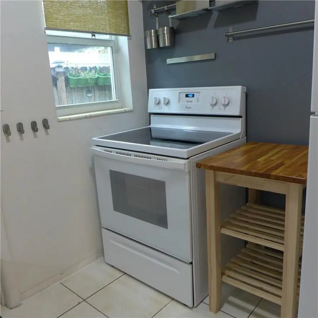 3 of 51 - 812 Ne 15 Avenue, Fort Lauderdale, FL
