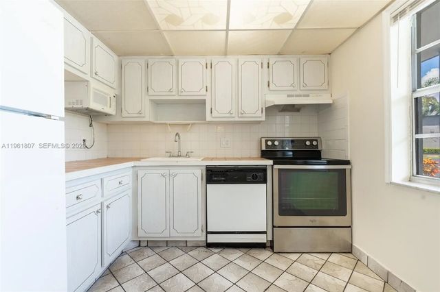 3 of 23 - 7877 Golf Cir Drive #108, Margate, FL