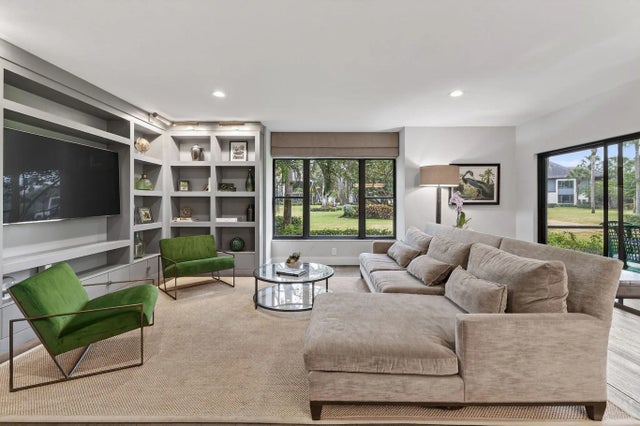 Photo of Listing #R11162063