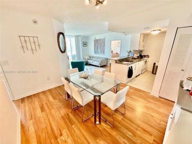 3 of 38 - 275 Ne 18th Street #1705, Miami, FL