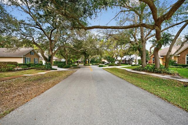 2 of 42 - 137 38th Court, Vero Beach, FL