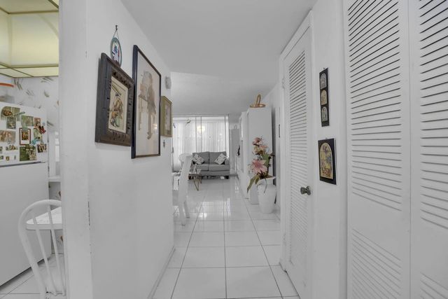 4 of 27 - 2751 E Sunrise Lakes Drive #204, Sunrise, FL
