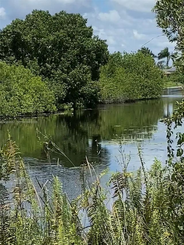 2 Nw 13th Place, Cape Coral