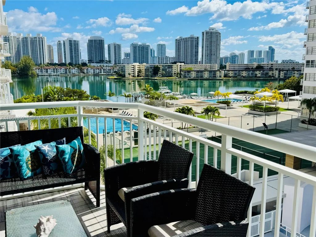 18051 Biscayne Boulevard #503, Aventura