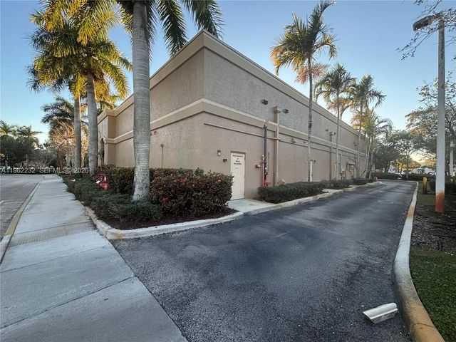 4 of 6 - 2575 Glades Circle, Weston, FL