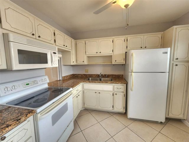 3 of 17 - 2223 Park Lane #105, Hollywood, FL