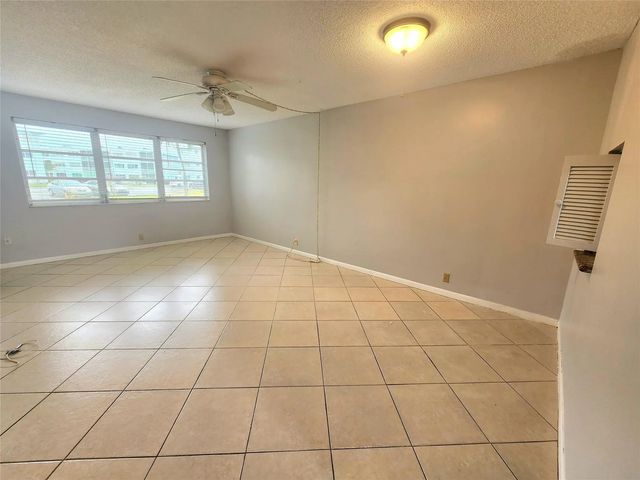5 of 17 - 2223 Park Lane #105, Hollywood, FL