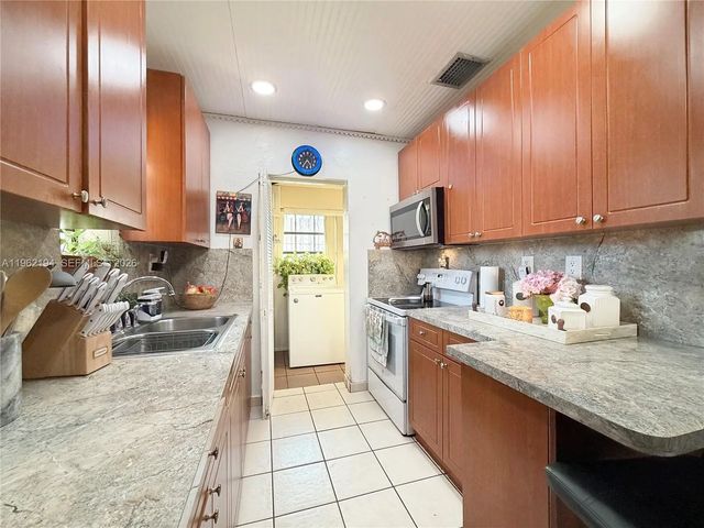 5 of 26 - 8891 Sw 28th Street, Miami, FL