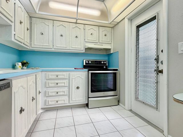 4 of 40 - 4401 Nw 41st Street #104, Lauderdale Lakes, FL