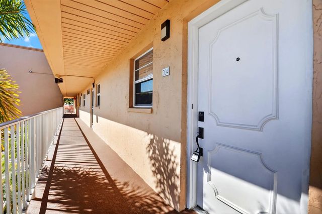 3 of 25 - 2515 Ne 2nd Court #204, Boynton Beach, FL