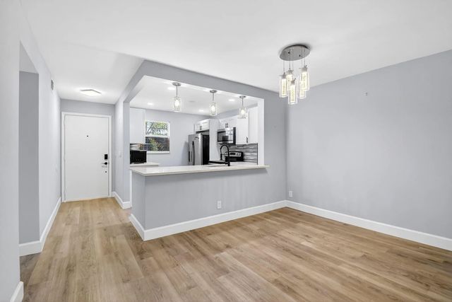 4 of 25 - 2515 Ne 2nd Court #204, Boynton Beach, FL
