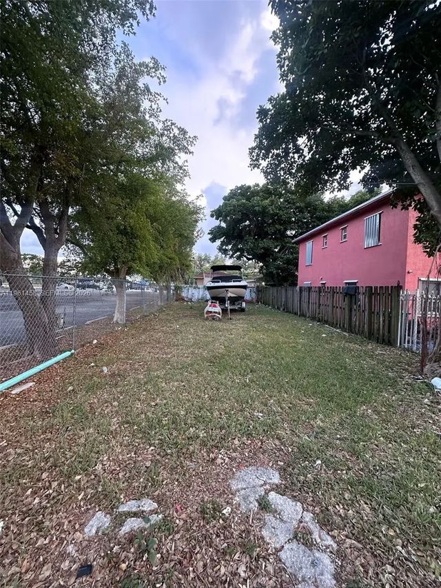 2754 Nw 46th Street, Miami