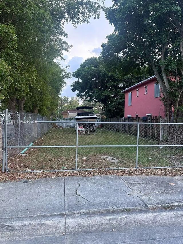 2 of 2 - 2754 Nw 46th Street, Miami, FL