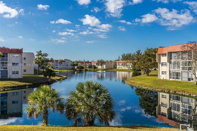 2831 Sunrise Lakes Drive E #204, Sunrise