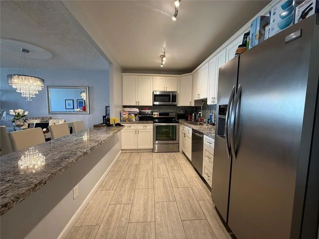 3 of 11 - 19370 Collins Avenue #1022, Sunny Isles Beach, FL