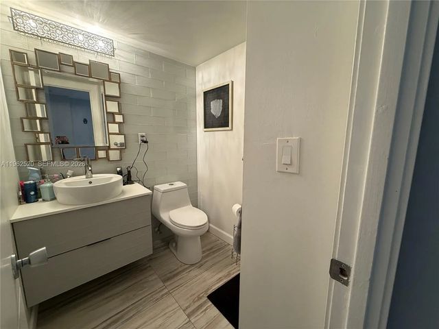4 of 11 - 19370 Collins Avenue #1022, Sunny Isles Beach, FL