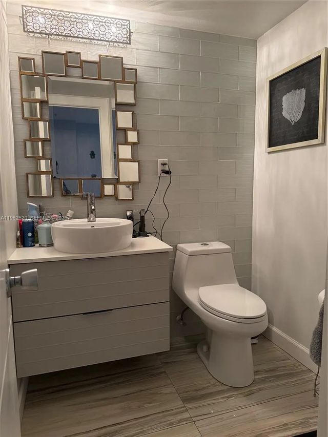 5 of 11 - 19370 Collins Avenue #1022, Sunny Isles Beach, FL