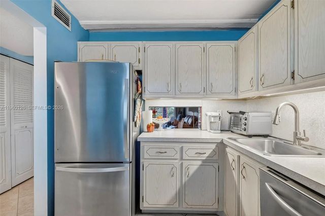 2 of 34 - 2901 Nw 46th Avenue #306, Lauderdale Lakes, FL