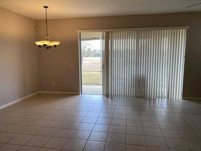 3 of 29 - 546 Nw Waverly Circle, Port St. Lucie, FL