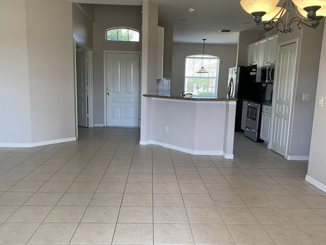 4 of 29 - 546 Nw Waverly Circle, Port St. Lucie, FL