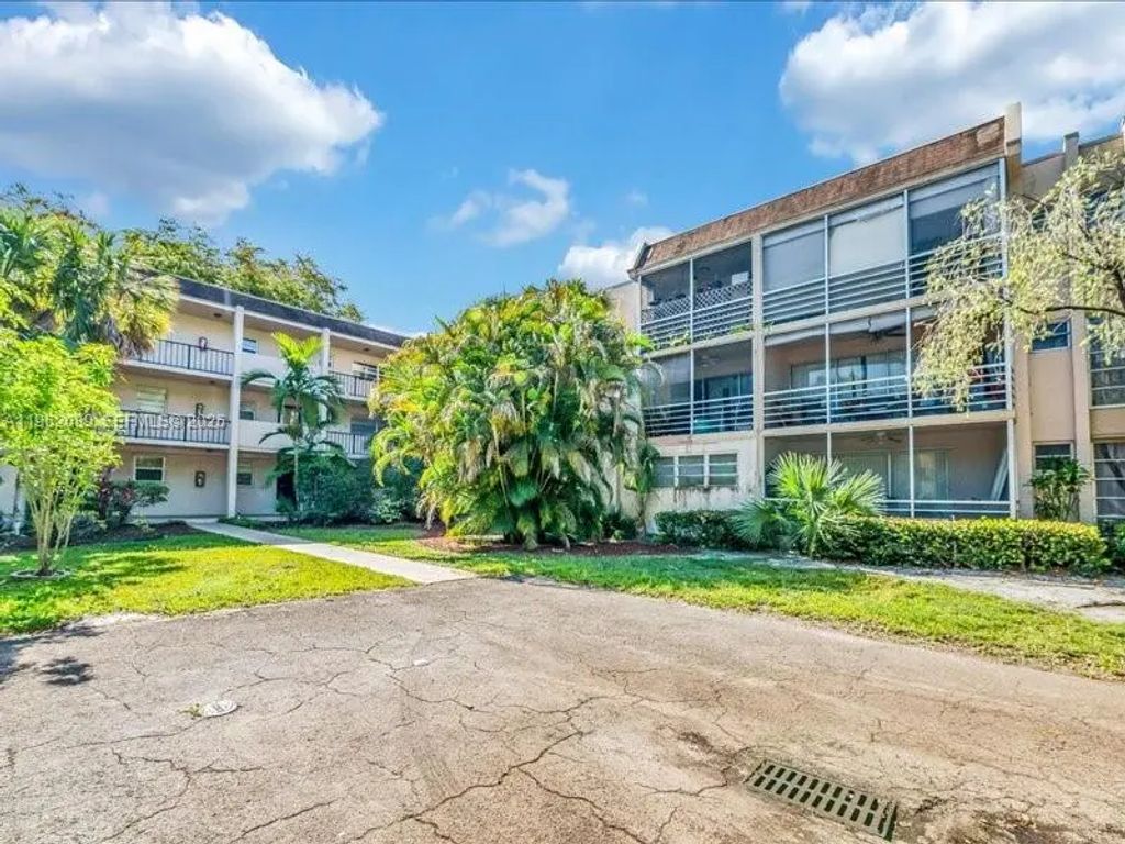 469 N Pine Island Road #b305, Plantation