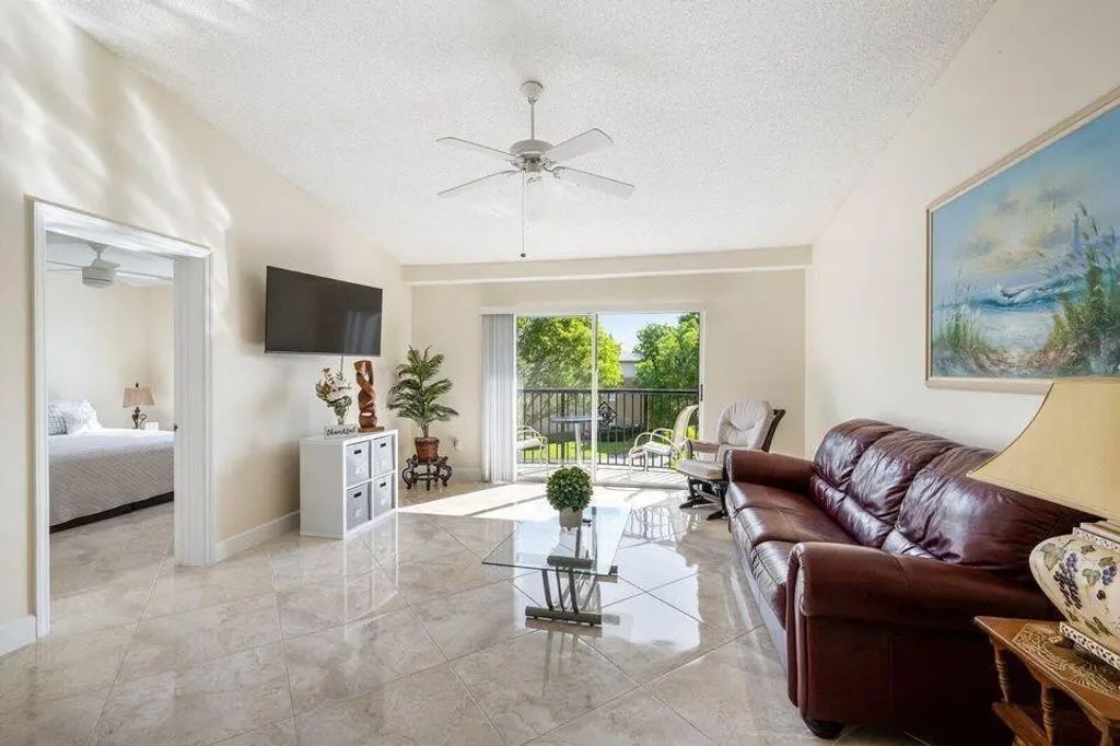 1100 Crestwood Court #1110, Royal Palm Beach