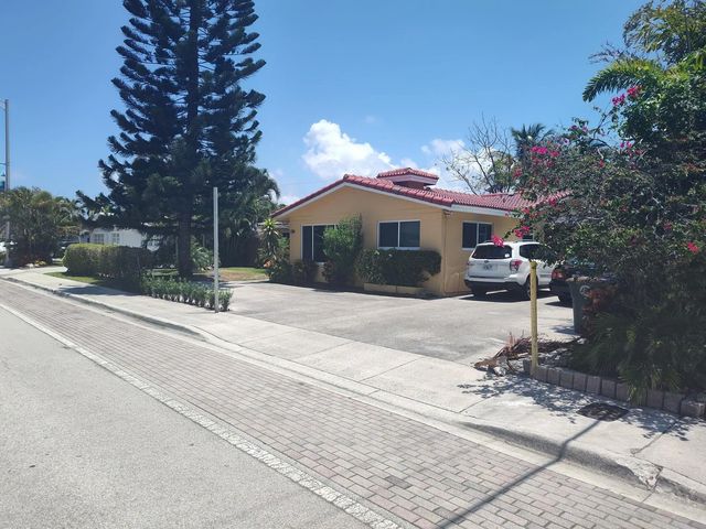 2210 Ne 36th Street #a&b, Lighthouse Point